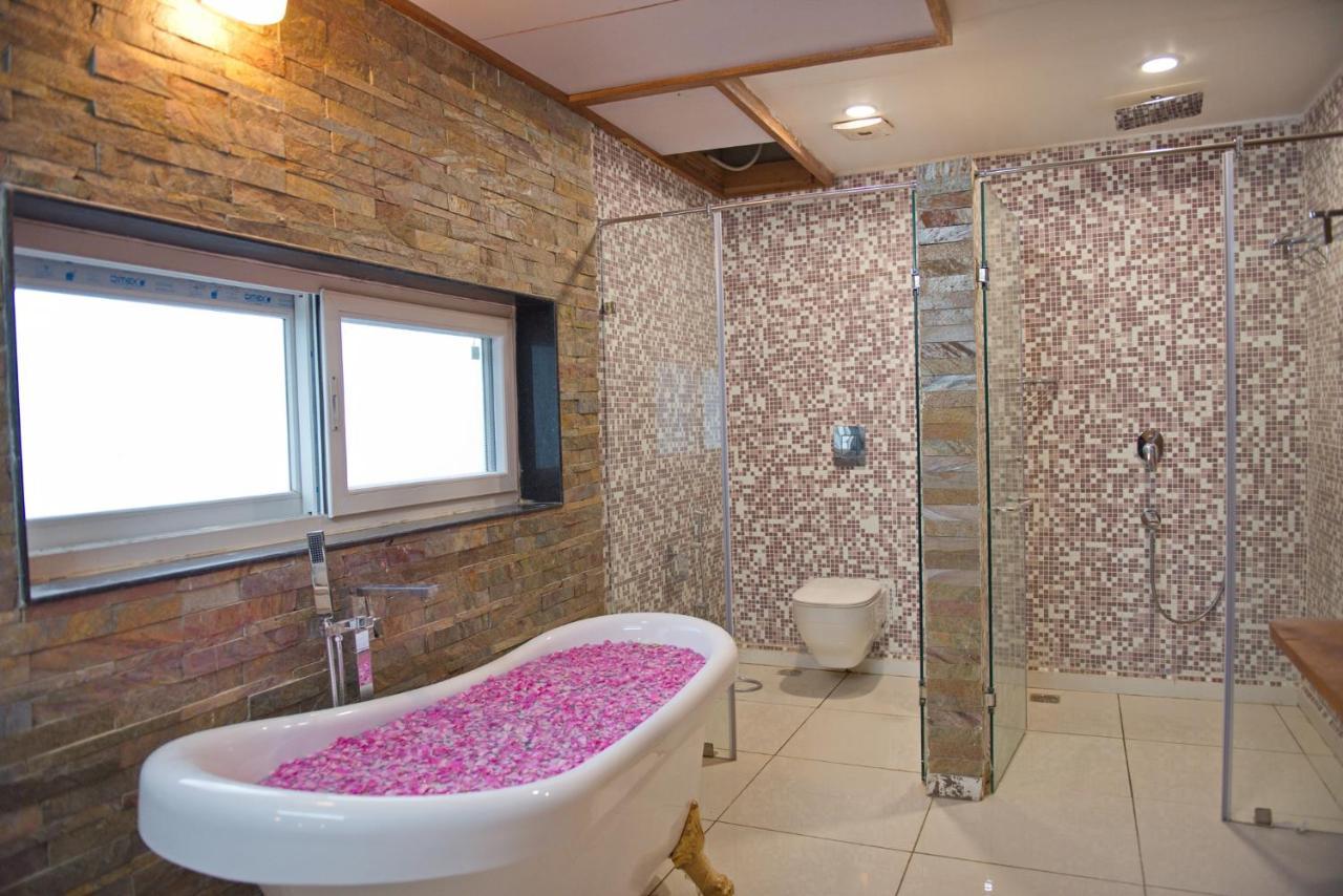Wild Rose Resort & Spa พุชการ์ ภายนอก รูปภาพ
